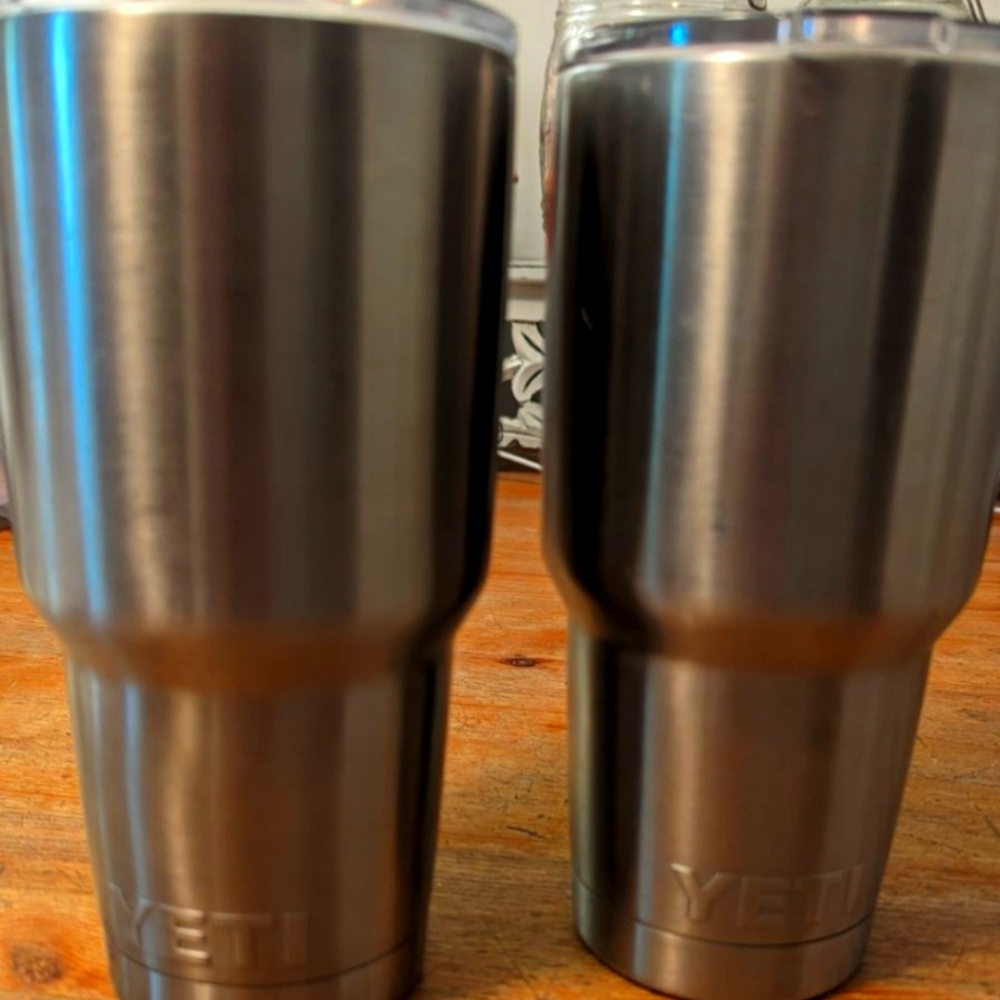 Set of TWO Yeti 30 oz tumblers with lid